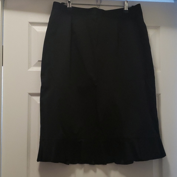 Suit & Skirt - Picture 2 of 3